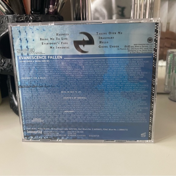 Evanescence Fallen Exclusive HipDot Cosmetics Eyeshadow Palette - Picture 5 of 10